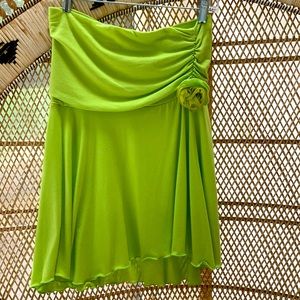 ABSOLUTELY adorable NOTICE lime green skirt